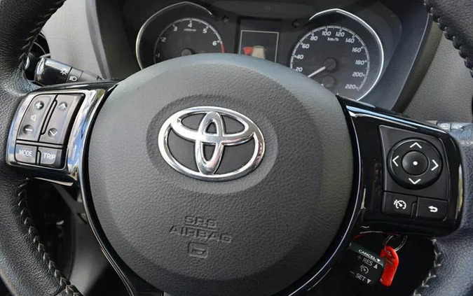 Toyota Yaris cena 47900 przebieg: 94000, rok produkcji 2018 z Łowicz małe 436